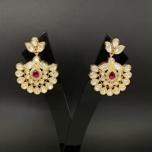 Large festive earrings with radiant gold look