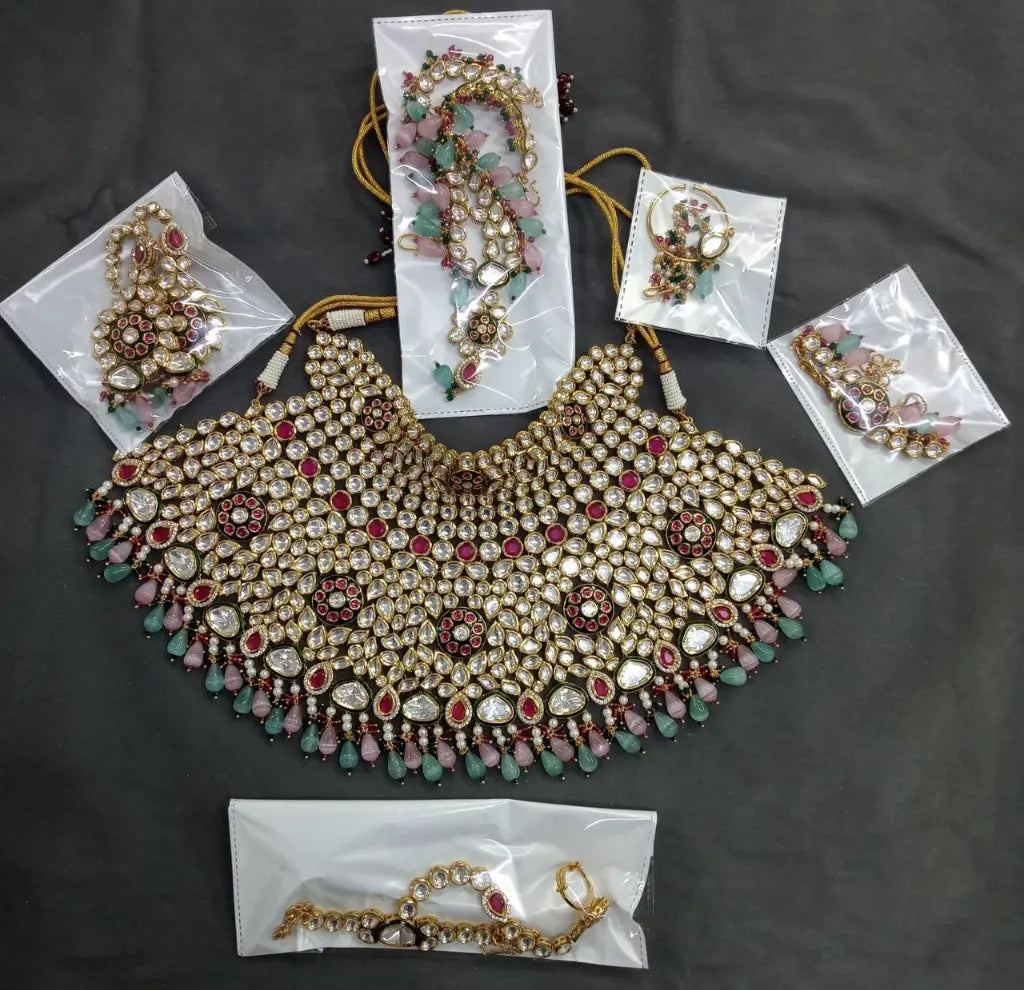 Dabbi Kundan Crown – Where Tradition Meets Glamour