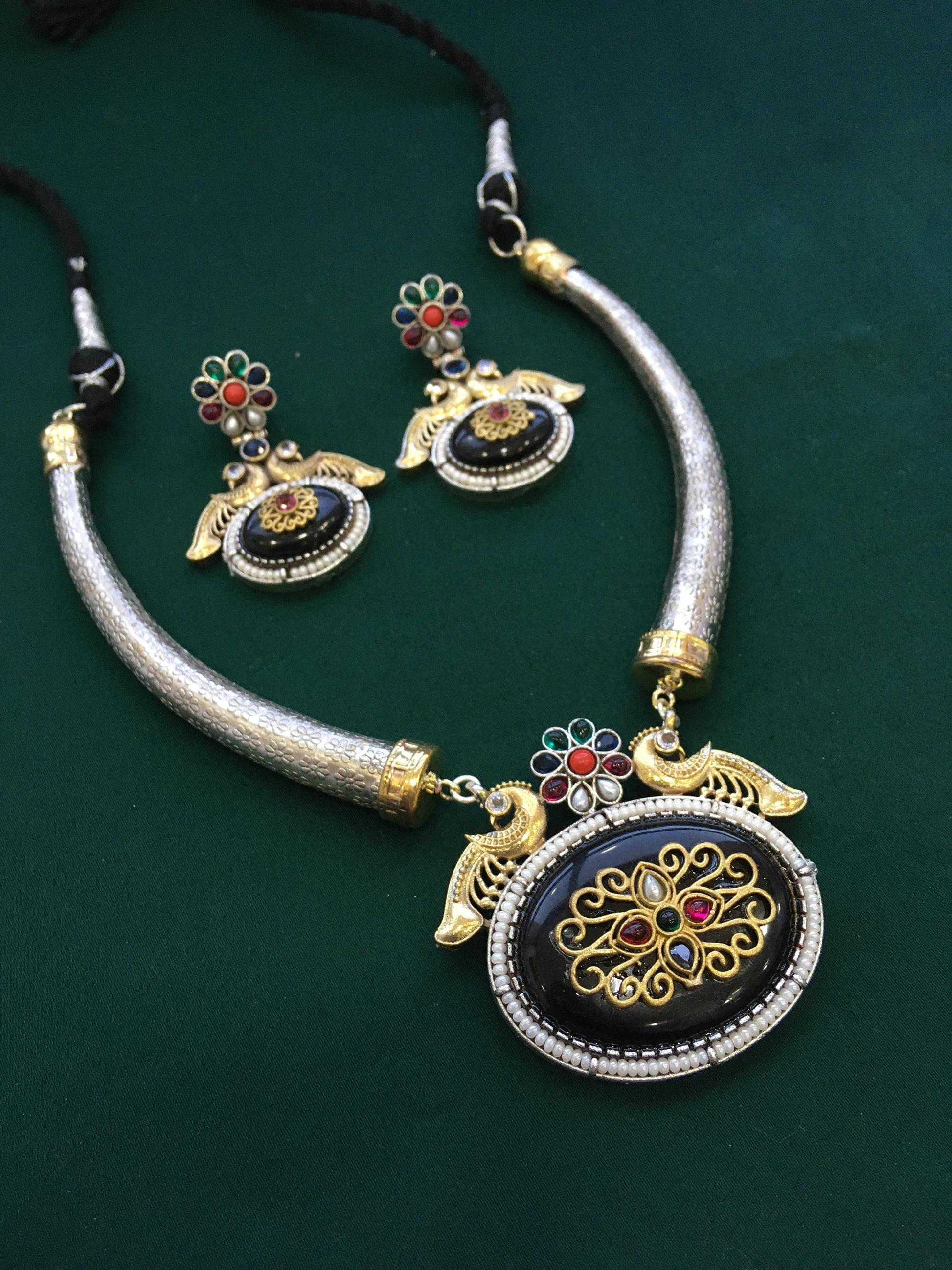 Traditional kadaa bracelet with fusion finish