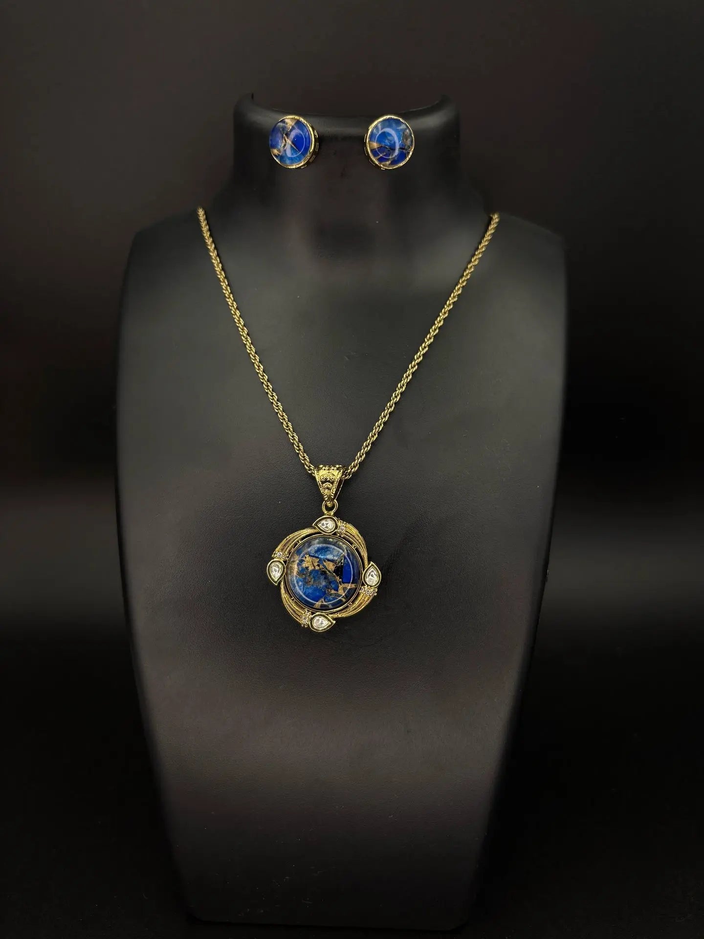 luxurious Regal Rosé Pendant Set