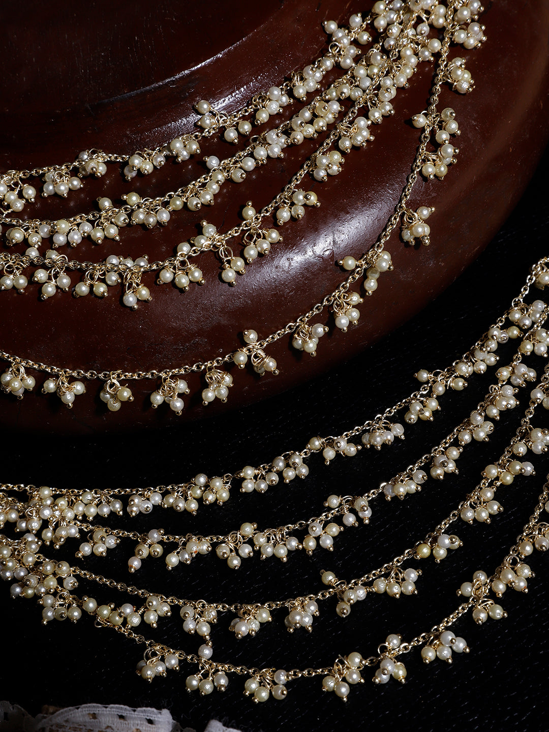 Husn-e-Sunehri Kaanchain