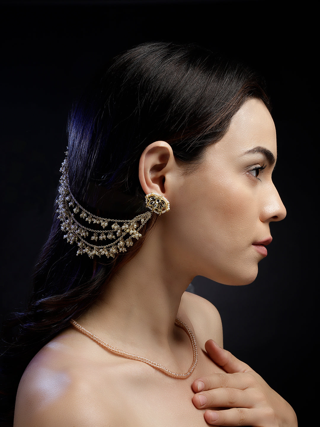 Husn-e-Sunehri Kaanchain