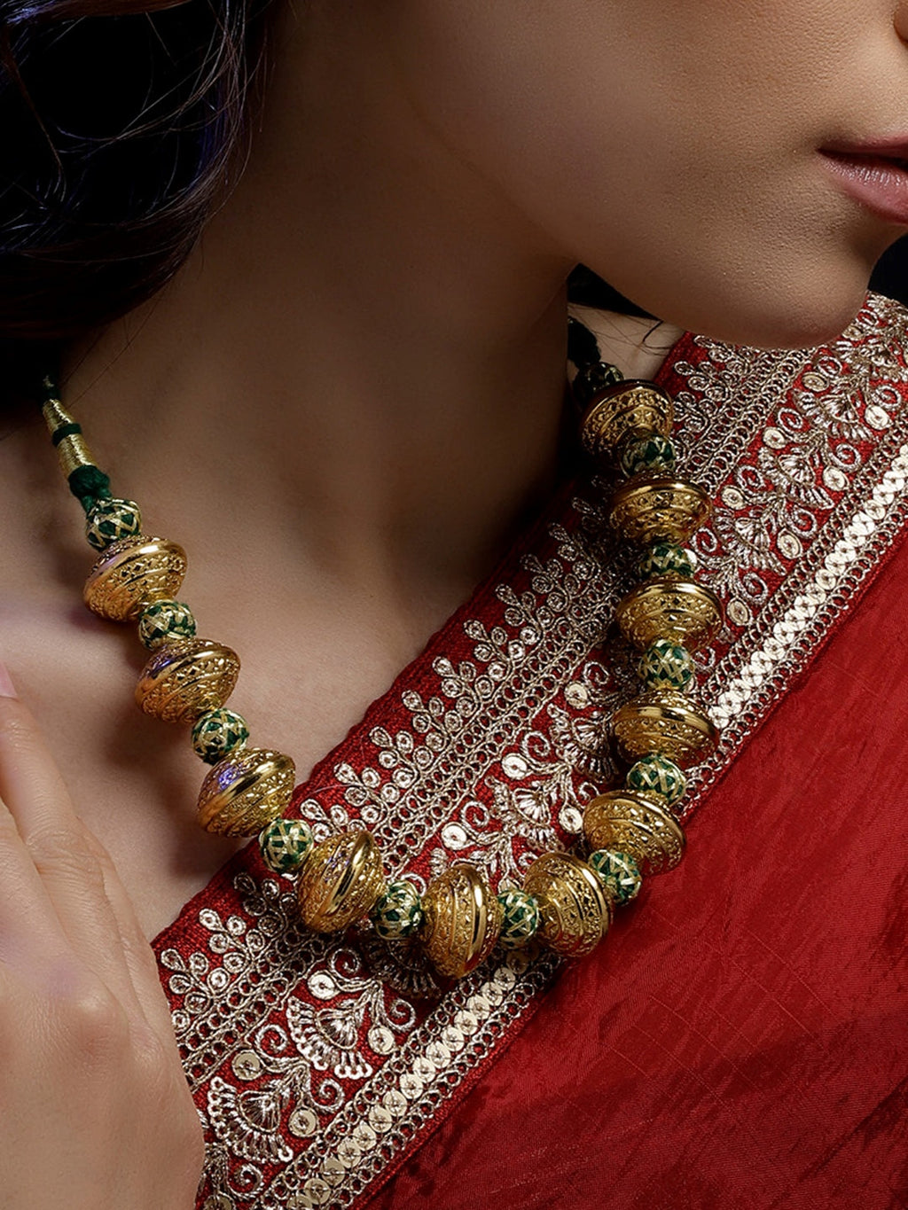 Sitar-e-Zamurd layered necklace