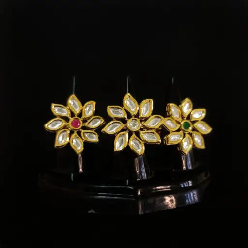 Twin floral kundan rings with symmetrical petal arrangements