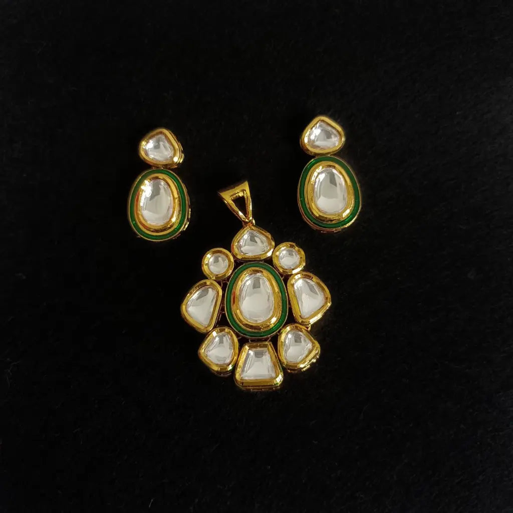 Kundan Pendant with Earrings Set
