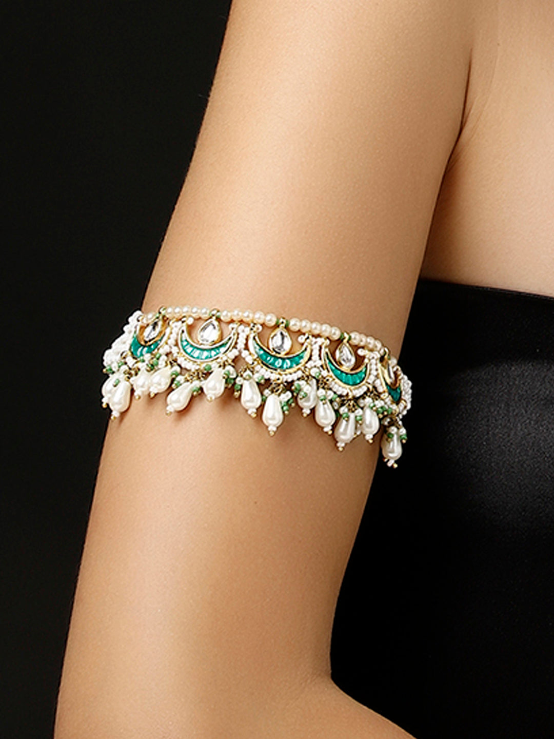 AIVY LUXE handcrafted bajuband bracelet with pearls and green stones worn on upper arm